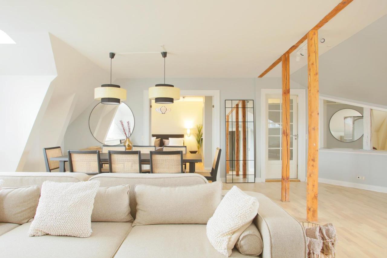 Unique 5 Bedroom W Exposed Beams In