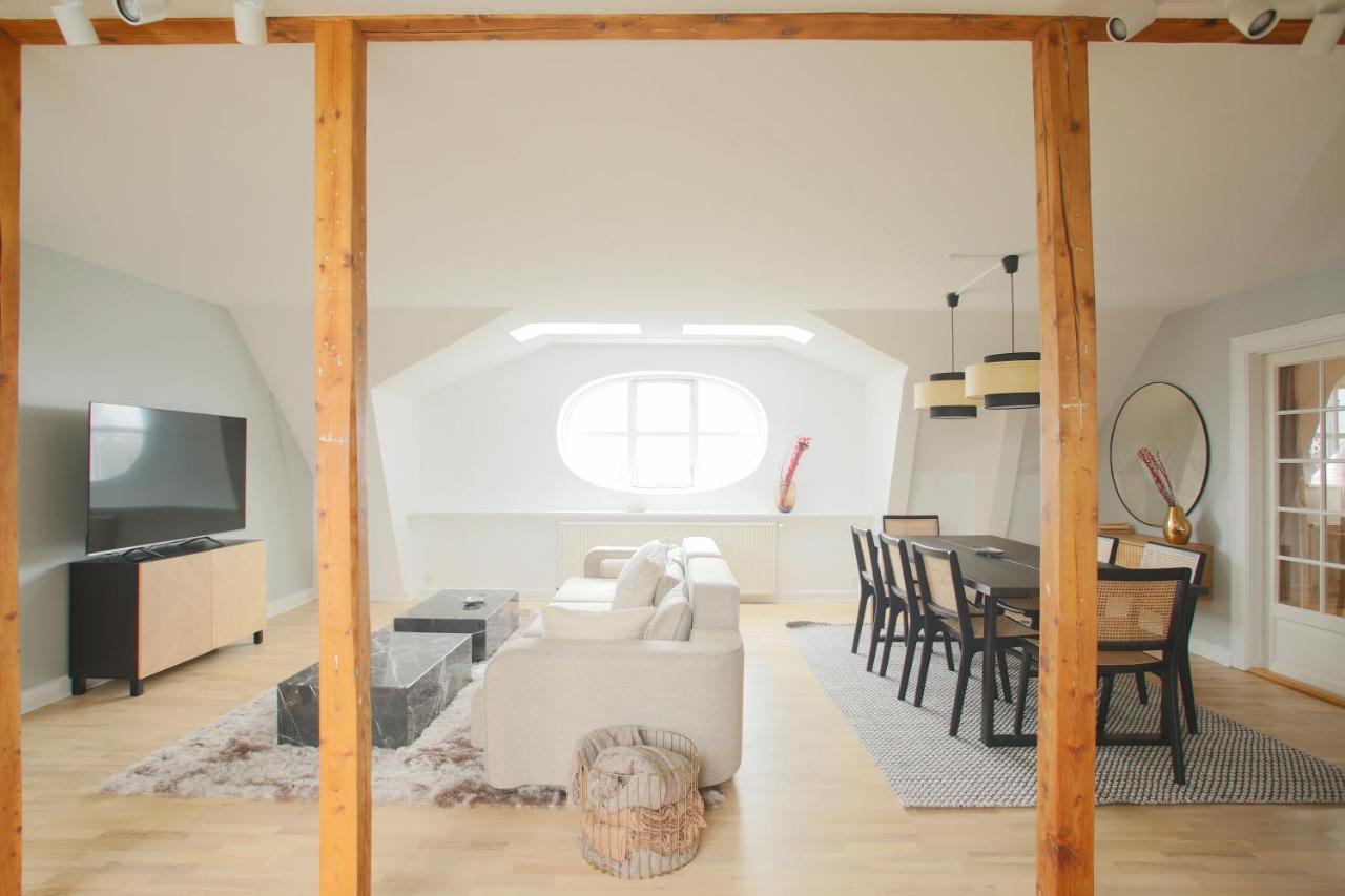 Lejlighed Unique 5 Bedroom W Exposed Beams In *